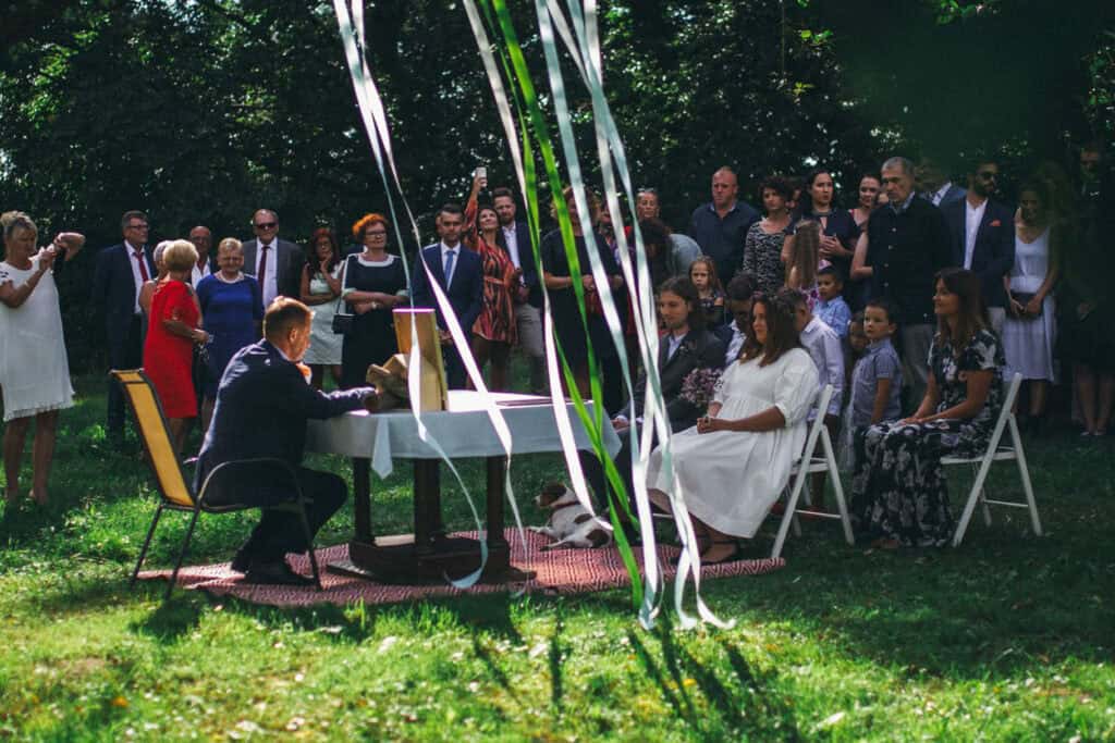 Ceremonia zaślubin - sad Ceremonia zaślubin - sad