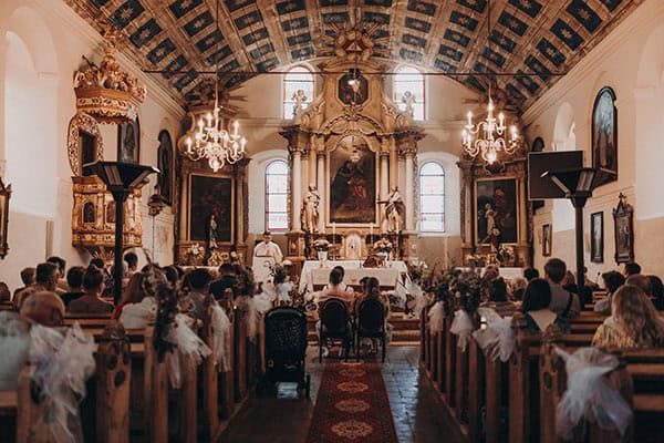 Ceremonia zaślubin w kościele Ceremonia zaślubin w kościele